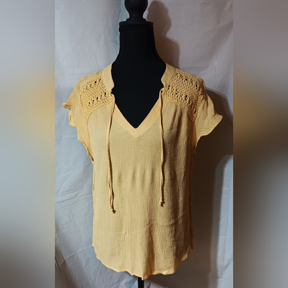 Sweet Wanderer Women's XL Crochet Lace Yoke Short Flutter Sleeves Gold Top